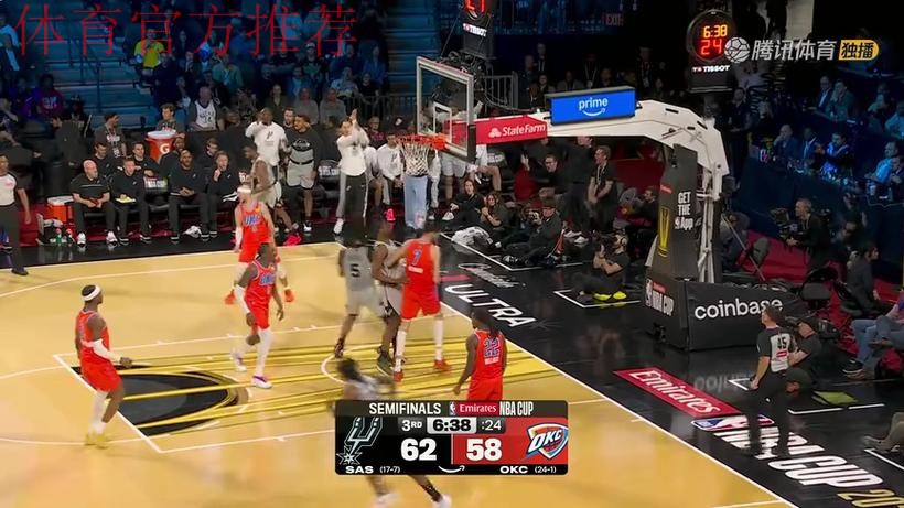 福克斯追身快攻 卡斯尔滞空拉杆打进